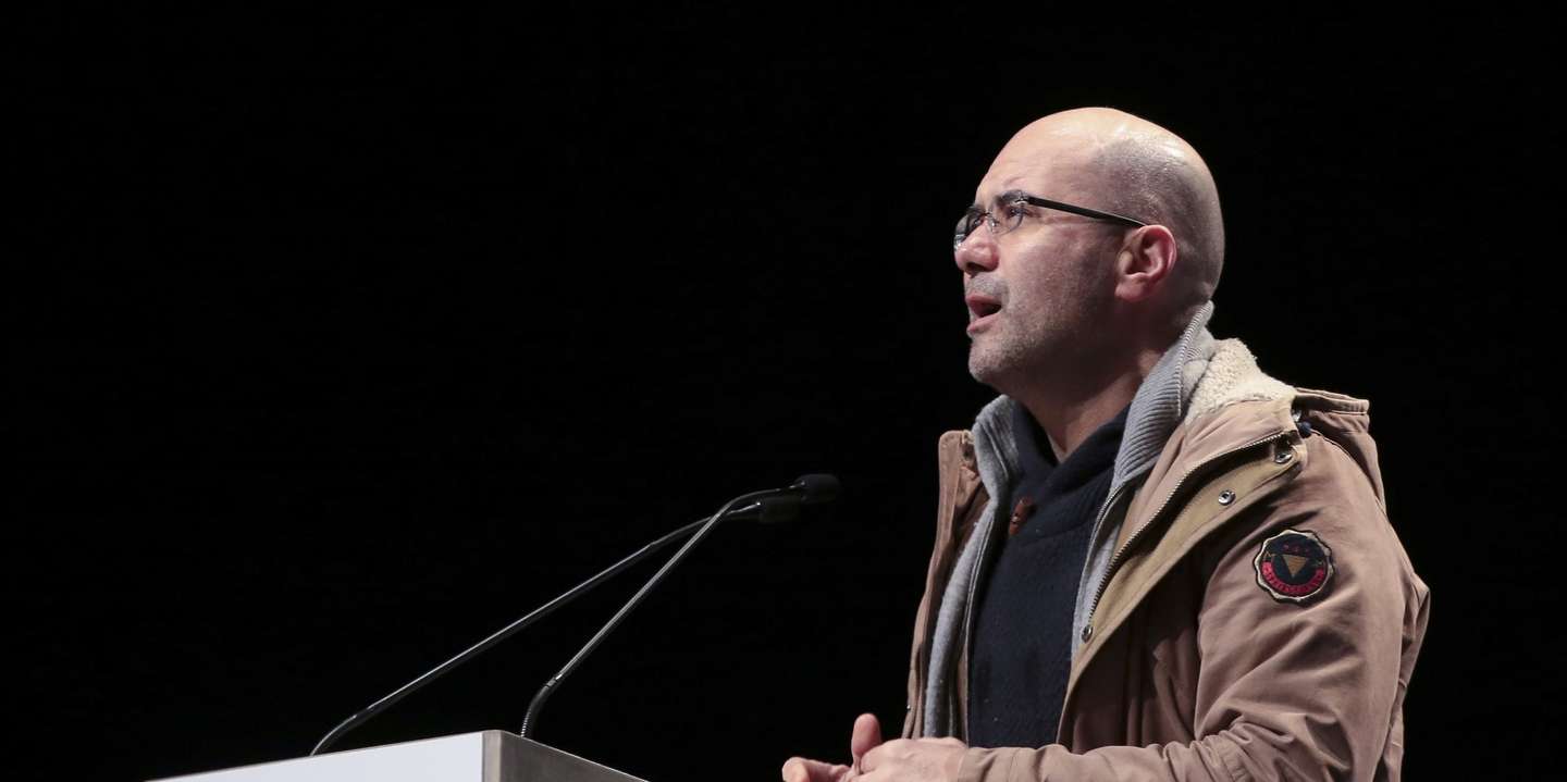 O historiador Manuel Loff discursa no comício do Partido Comunista Português (PCP), no Porto, 10 de janeiro de 2021. MANUEL FERNANDO ARAUJO/LUSA