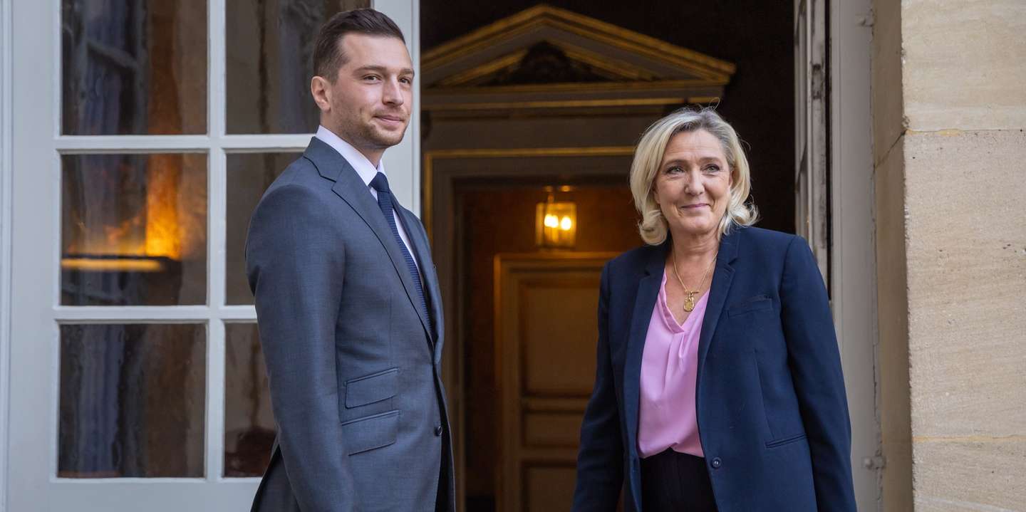 epa12064517 President of the far-right Rassemblement National (RN) parliamentary group, Marine Le Pen (R), and RN President Jordan Bardella (L) arrive for a meeting with the French prime minister as part of the consultations on a reform of the electoral system and proportional voting, at Hotel Matignon in Paris, France, 30 April 2025.  EPA/CHRISTOPHE PETIT TESSON