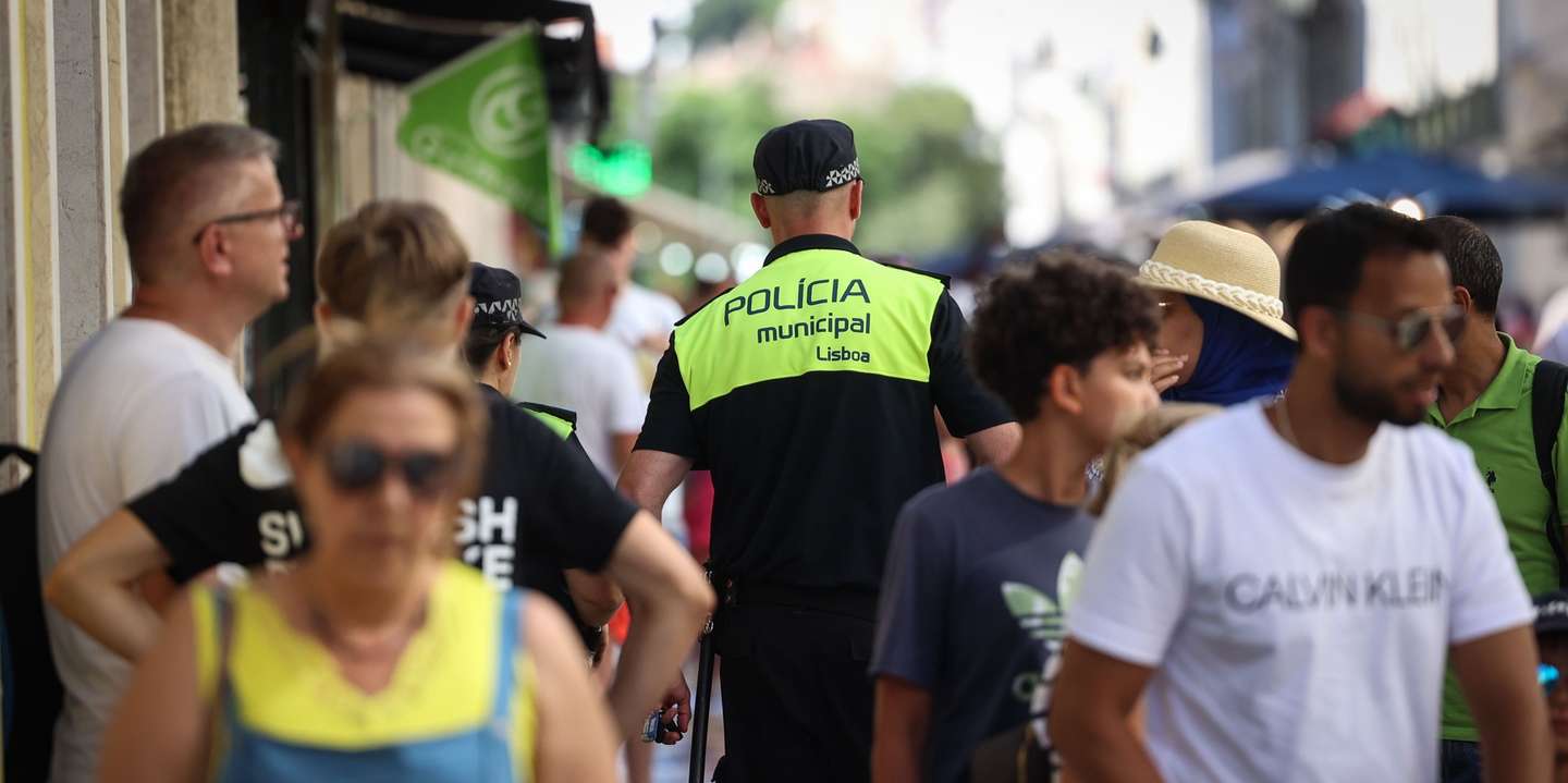 Agentes da Polícia Municipal na Baixa Pombalina, em Lisboa, 06 de agosto de 2024. Baixa. Polícia. Segurança. ANTÓNIO PEDRO SANTOS/LUSA