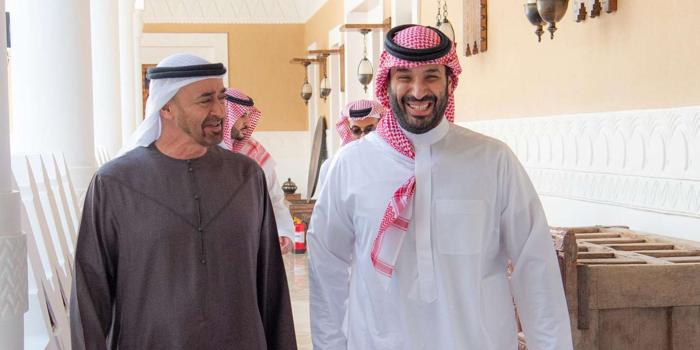 Presidente dos Emirados Árabes Unidos, Mohamed bin Zayed Al Nahyan (à esquerda) e príncipe herdeiro saudita, Mohamed bin Salman (à direita)
