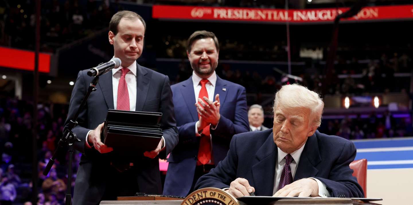 Trump assina decretos presidenciais em série, no dia da tomada de posse do segundo mandato