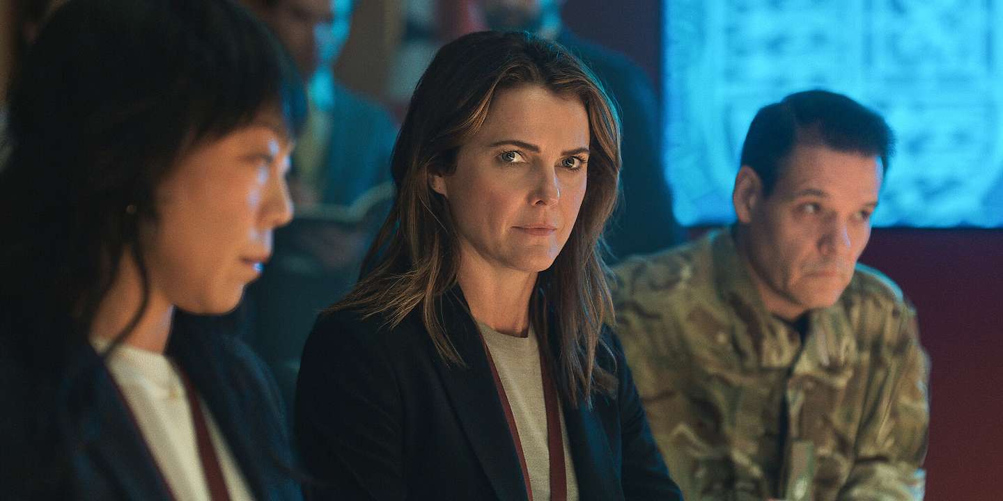 Keri Russell é Katherine Wyler: sabe que vive num necessário mercado de favores e que, para salvar inocentes, vai ter que absolver uns quanto culpados. Passa-se da cabeça, parte para a violência com o marido e bebe de mais para esquecer
