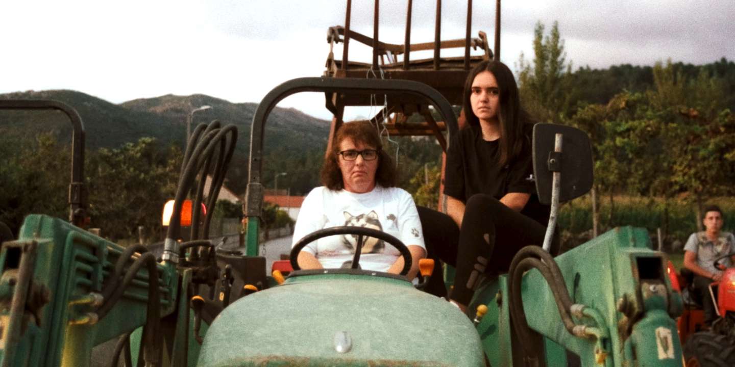 O filme "A Savana e a Montanha" (2024), de Paulo Carneiro, foi filmado integralmente na aldeia de Covas do Barroso, em Boticas, distrito de Vila Real, perto de onde o realizador já havia rodado "Bostofrio, Où Le Ciel Rejoint La Terre", a sua primeira longa-metragem, em 2018