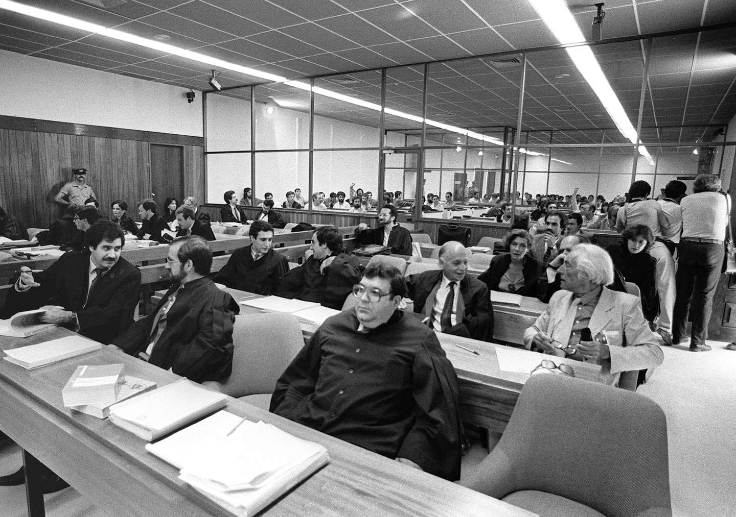 JULGAMENTO DO CASO FP-25 NO TRIBUNAL DE MONSANTO. O ADVOGADO ROMEU FRANCES COM OUTROS ADVOGADOS. LUSA LUIS VASCONCELOS