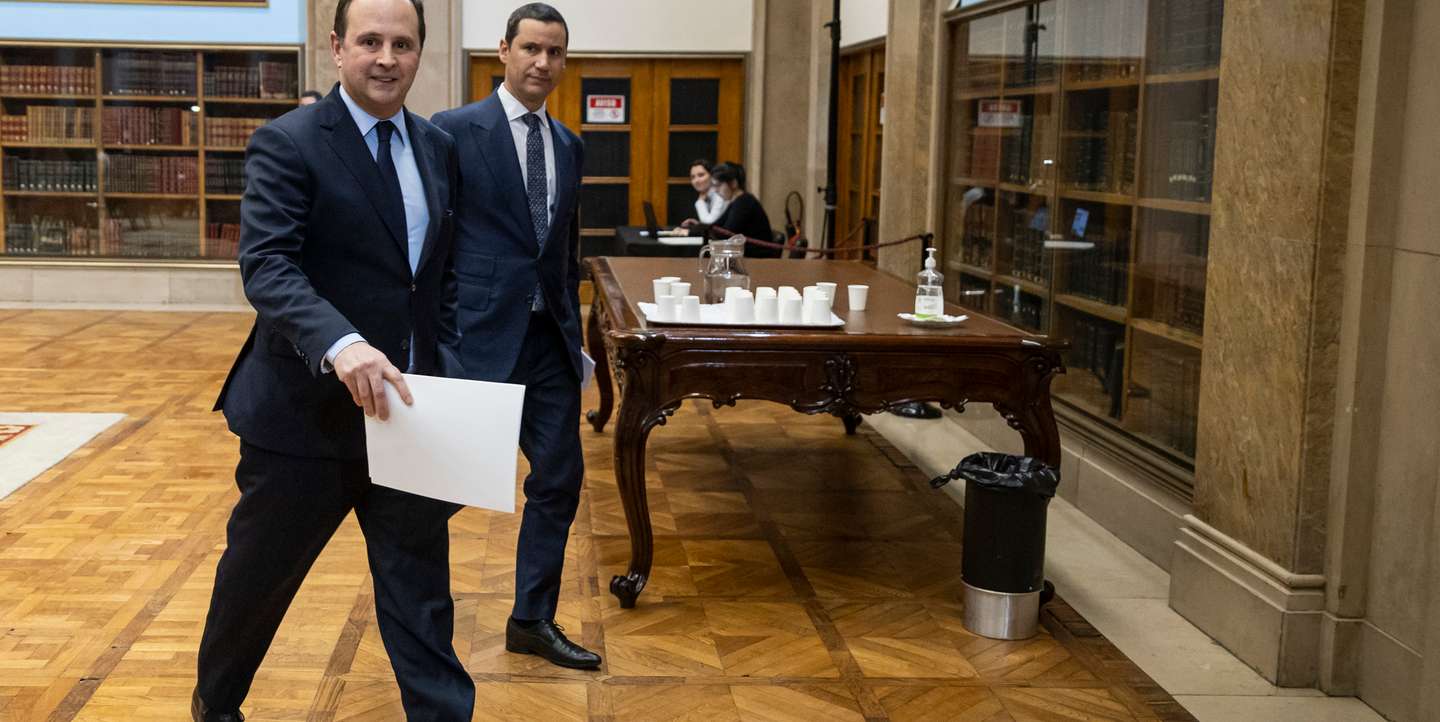 Fernando Medina esteve acompanhado de ministro João Galamba na conferência de imprensa onde apresentou decisões pós-relatório da IGF.