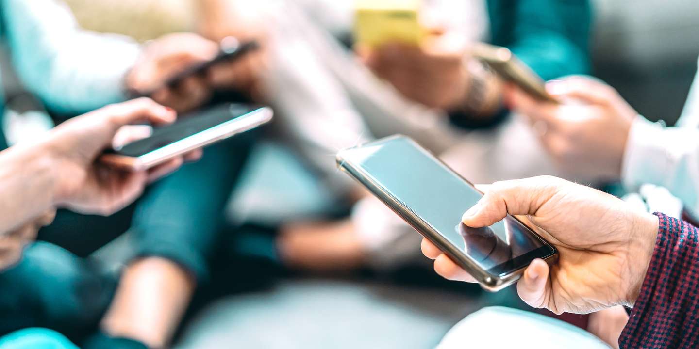 As chamadas podem chegar de madrugada, vindas de vários pontos da Europa