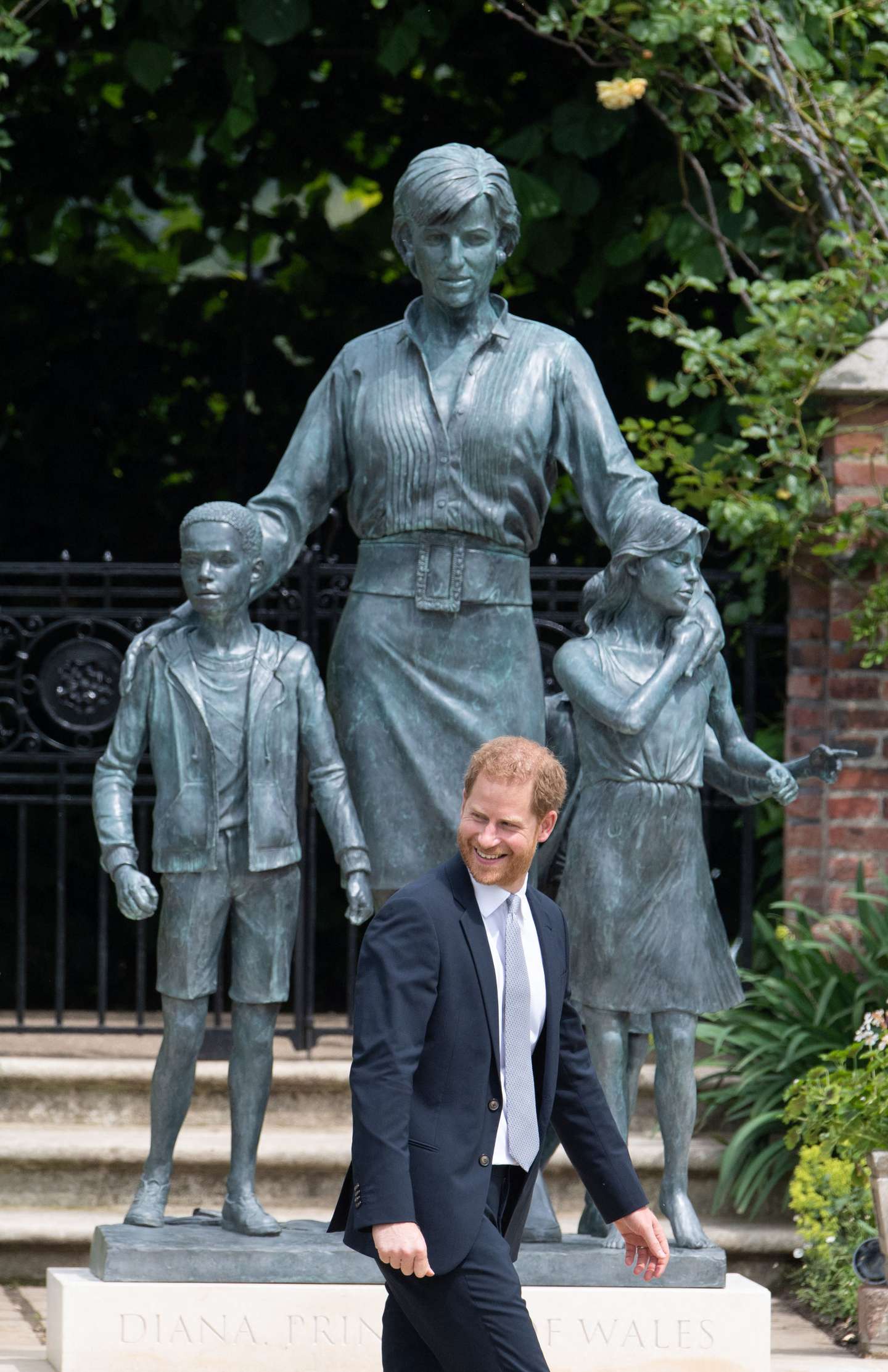 BRITAIN-ROYALS-DIANA-STATUE