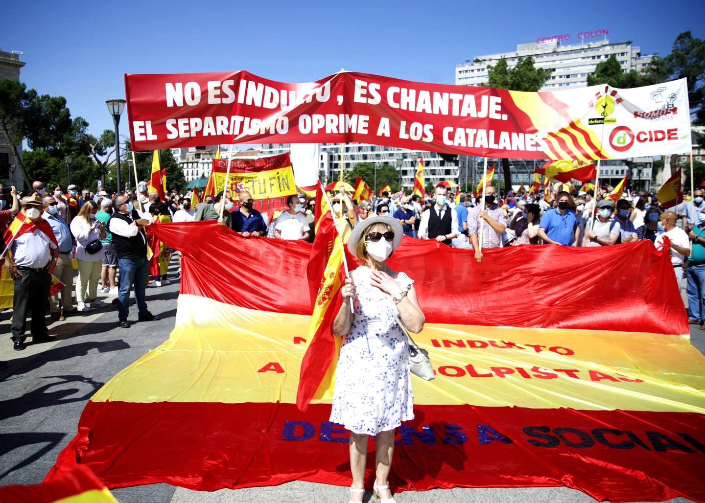 Thousands protest in Madrid against pardoning jailed Catalan leaders