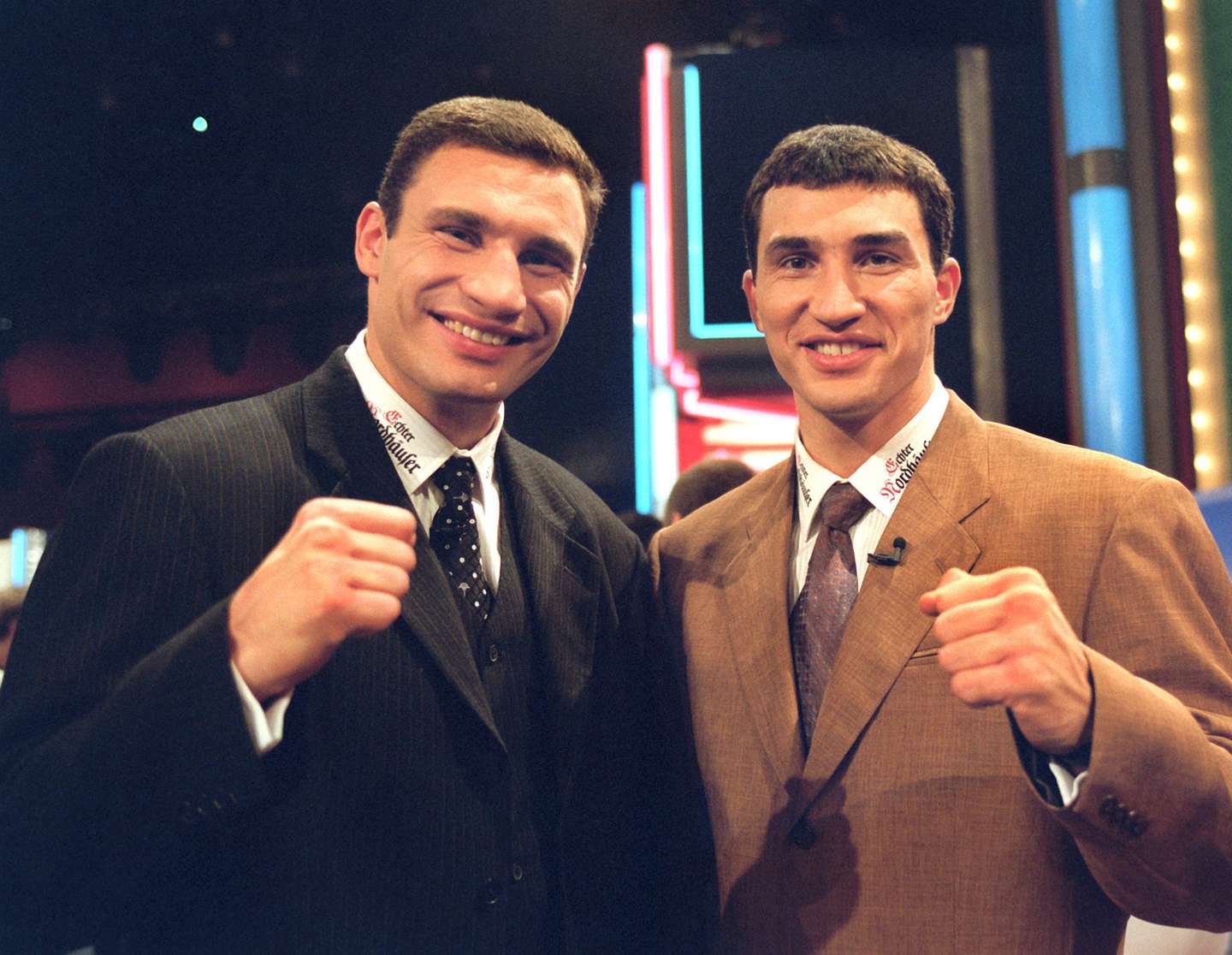 O mayor de Kiev, Vitali Klitschko, ex-campeão mundial de peso-pesado de boxe, e o irmão, Wladimir Klitschko , também ele ex-campeão de peso-pesado