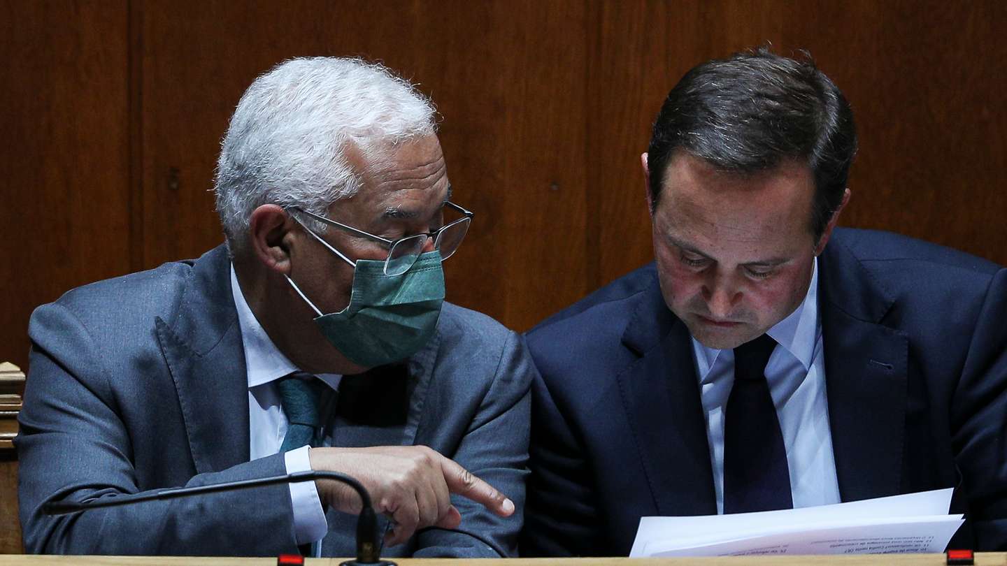 Início da discussão na generalidade da proposta de Lei n.º 4/XV/1.ª (GOV): Aprova o Orçamento do Estado para 2022, na Assembleia da República. O primeiro-ministro, António Costa e Ministro das Finanças Fernando Medina Lisboa, 28 de Abril de 2022. FILIPE AMORIM/OBSERVADOR