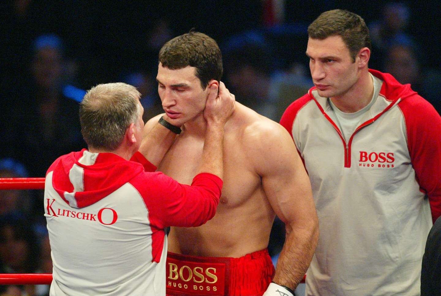 O mayor de Kiev, Vitali Klitschko, ex-campeão mundial de peso-pesado de boxe, e o irmão, Wladimir Klitschko , também ele ex-campeão de peso-pesado