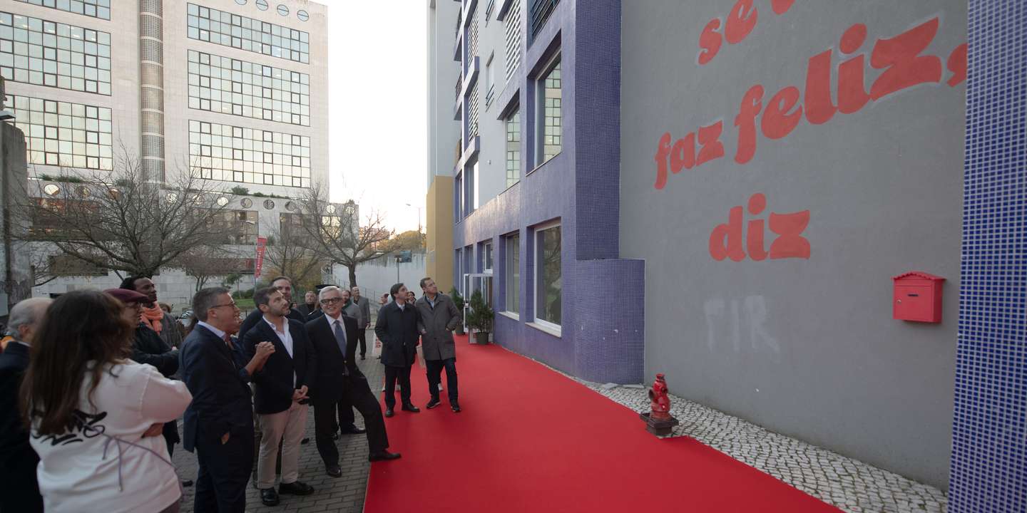 O presidente da Câmara de Lisboa, Carlos Moedas, e o então vereador da cultura, Diogo Moura, na inauguração do Teatro Avenidas, em dezembro de 2022