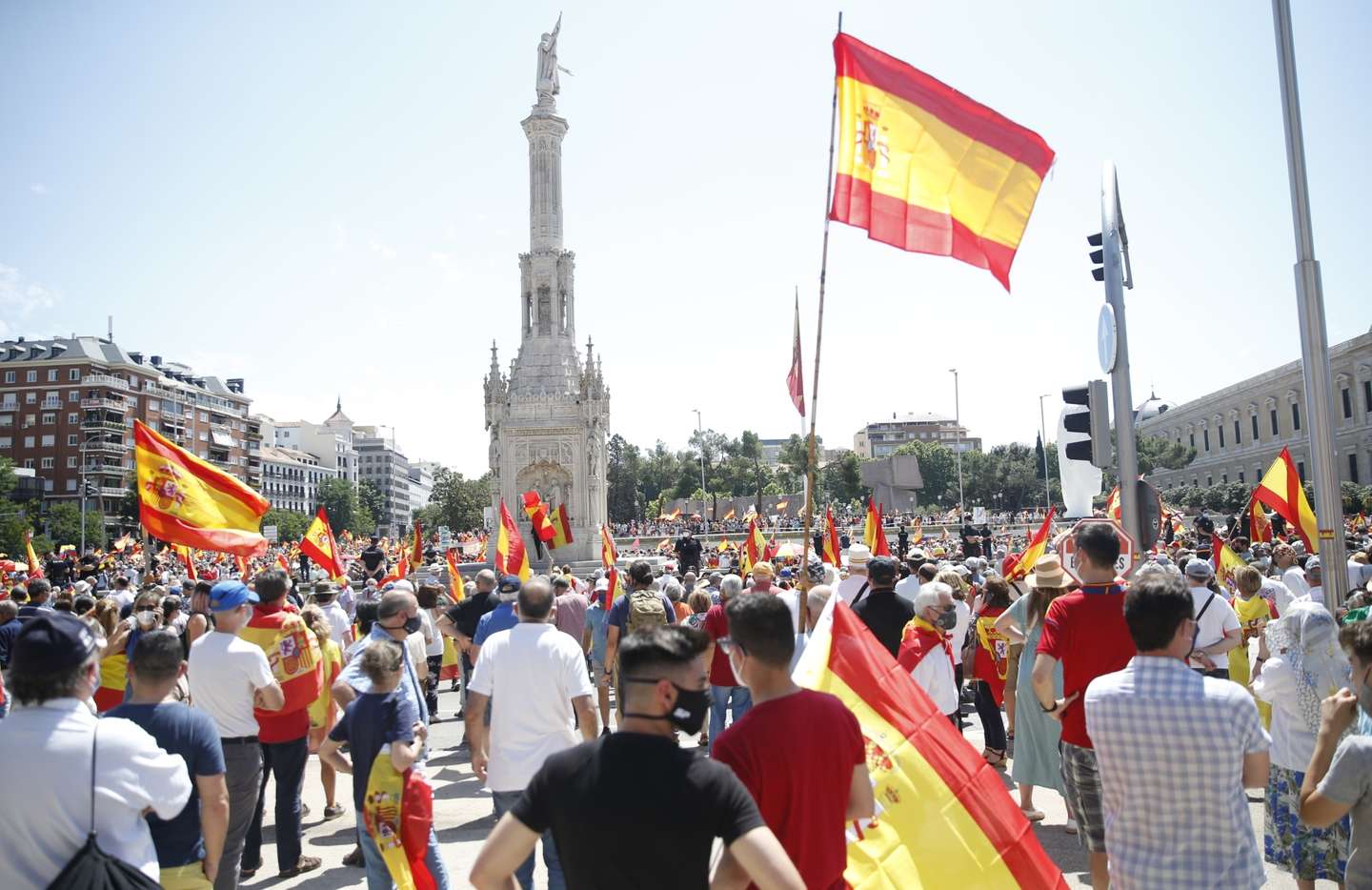 Thousands protest in Madrid against pardoning jailed Catalan leaders