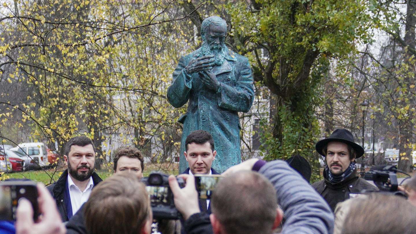 Monument to Fyodor Dostoevsky unveiled in Kaliningrad on his 200th birthday