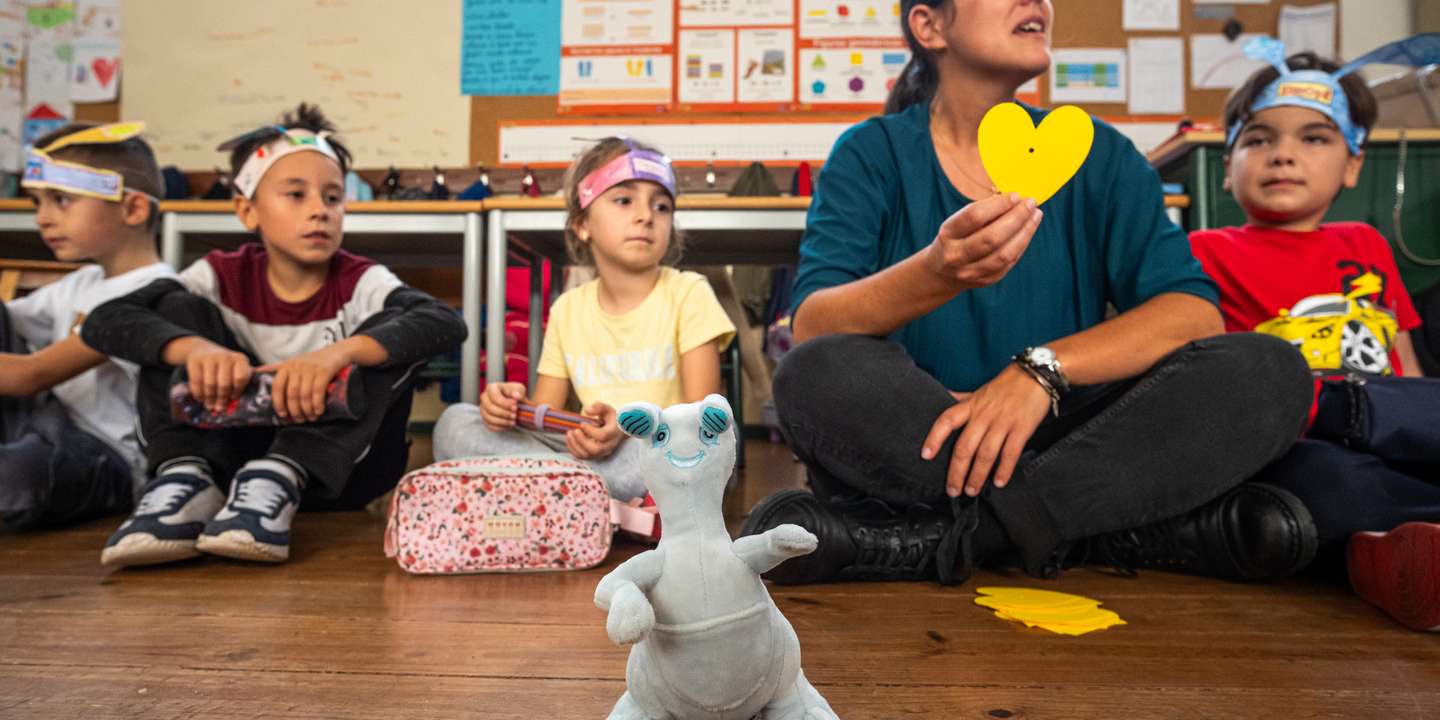 "Quanto Mais Cedo, Melhor" é um programa de literacia em saúde mental focado nas competências socioemocionais, que trabalha as emoções, que abrange toda a comunidade escolar. É um projeto gratuito para todas as escolas públicas do país