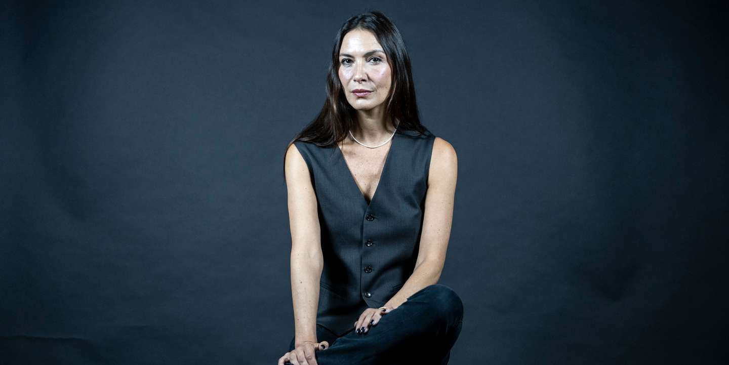 “Temos de transportar o ouvinte para a cena que estamos a narrar. É uma peça jornalística, mas conseguem transformá-la numa cena quase cinematográfica”, diz Soraia Chaves sobre o papel de narradora de &quot;Um Rei na Boca do Inferno&quot;