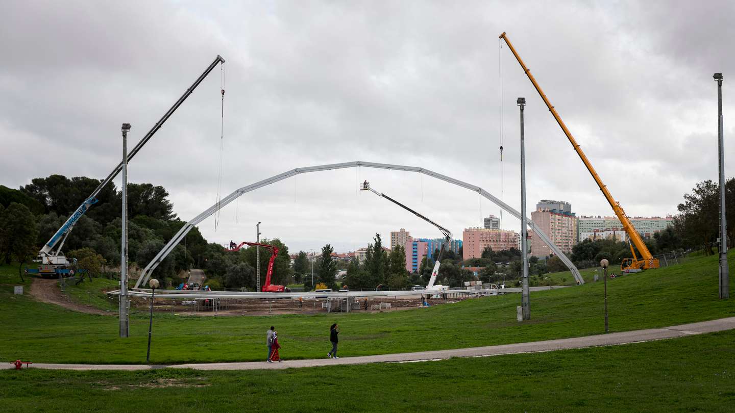 27 de Outubro de 2022 - Portugal, Lisboa, Parque da Bela Vista. Desmontagem do palco do festival Meo Kalorama, que decorreu no Parque da Bela Vista, em Setembro. FRANCISCO ROMÃO PEREIRA/OBSERVADOR