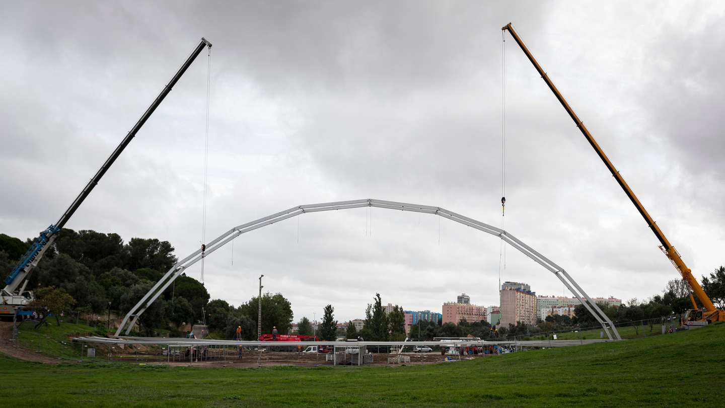 27 de Outubro de 2022 - Portugal, Lisboa, Parque da Bela Vista. Desmontagem do palco do festival Meo Kalorama, que decorreu no Parque da Bela Vista, em Setembro. FRANCISCO ROMÃO PEREIRA/OBSERVADOR