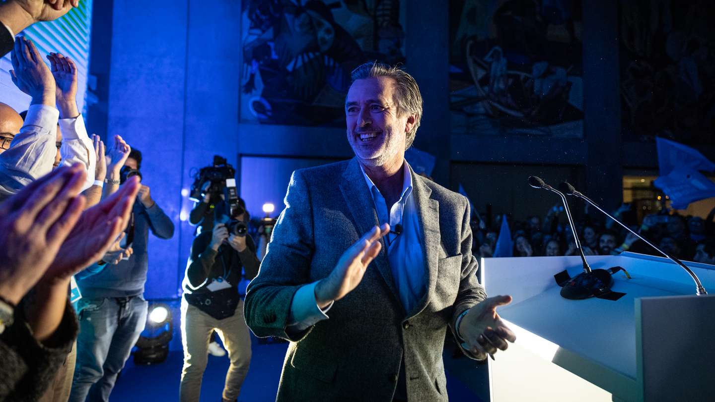 O dia de eleições na sede de campanha da Iniciativa Liberal. João Cotrim de Figueiredo recebido pelos militantes da IL. Lisboa, 30 de janeiro de 2022. (JOÃO PEDRO MORAIS/OBSERVADOR)