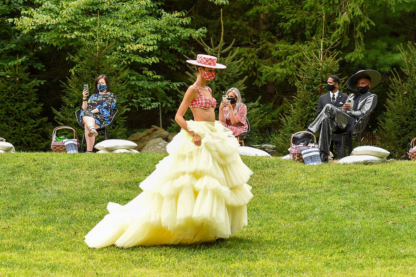 Christian Siriano Collection 37 2020 Fashion Show - Runway