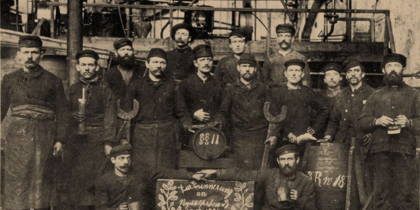 Trabalhadores da Hoechst em 1894. A empresa faz hoje parte do gigante farmacêutico Sanofi