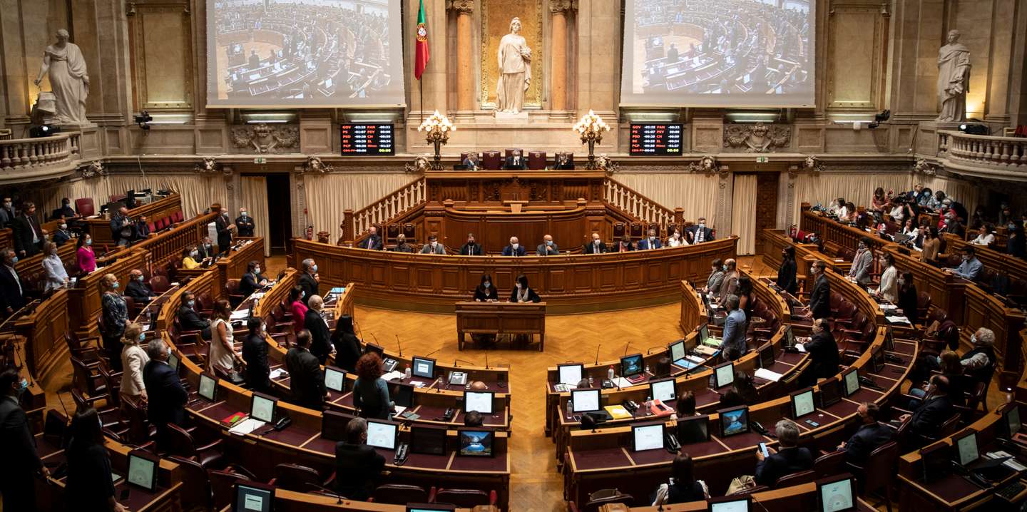 A carta foi aprovada pelo Parlamento sem votos contra