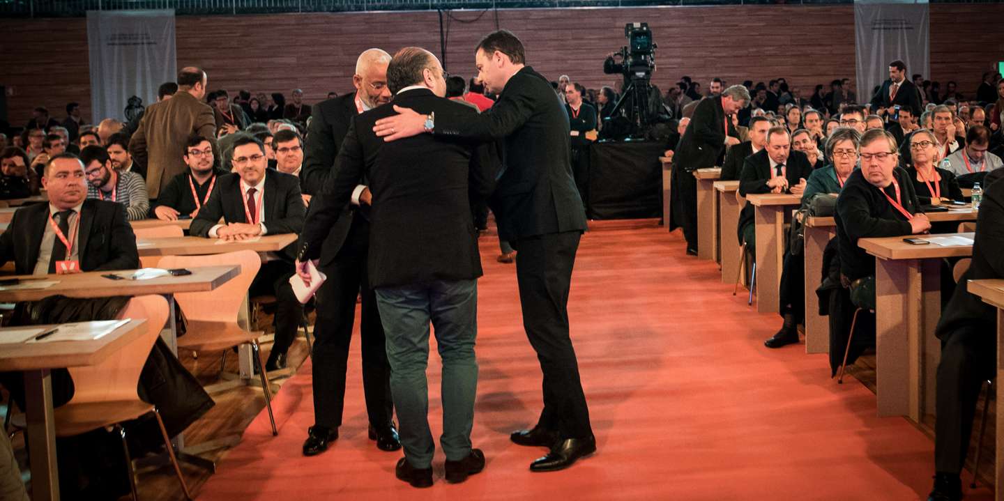 Luís Montenegro e Miguel Pinto Luz no congresso de 2020, em Viana do Castelo