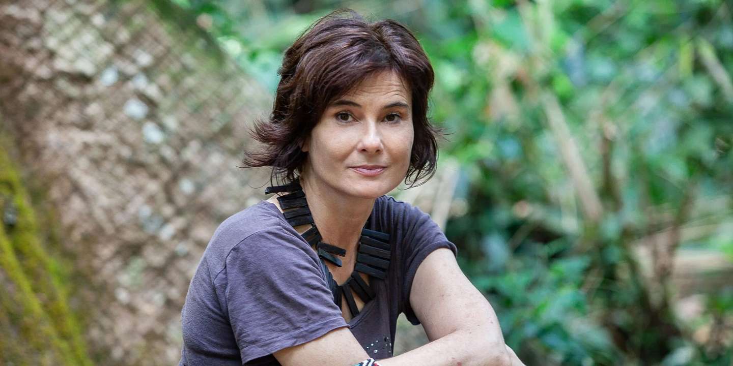 "É claro que escrevo para mim, mas escrevo para dar lugar a coisas que precisam encontrar um lugar. E para mim a escrita só se completa quando ela é lida, não por mim, mas por outras pessoas"