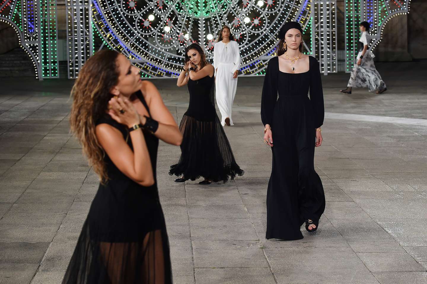 Dior Cruise 2021 - Runway