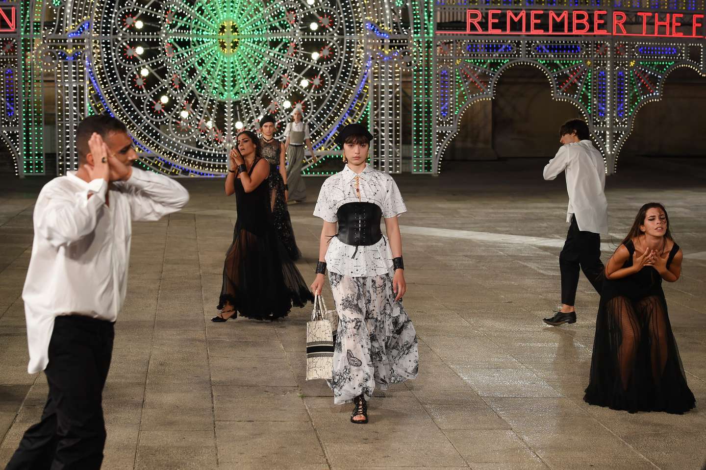 Dior Cruise 2021 - Runway