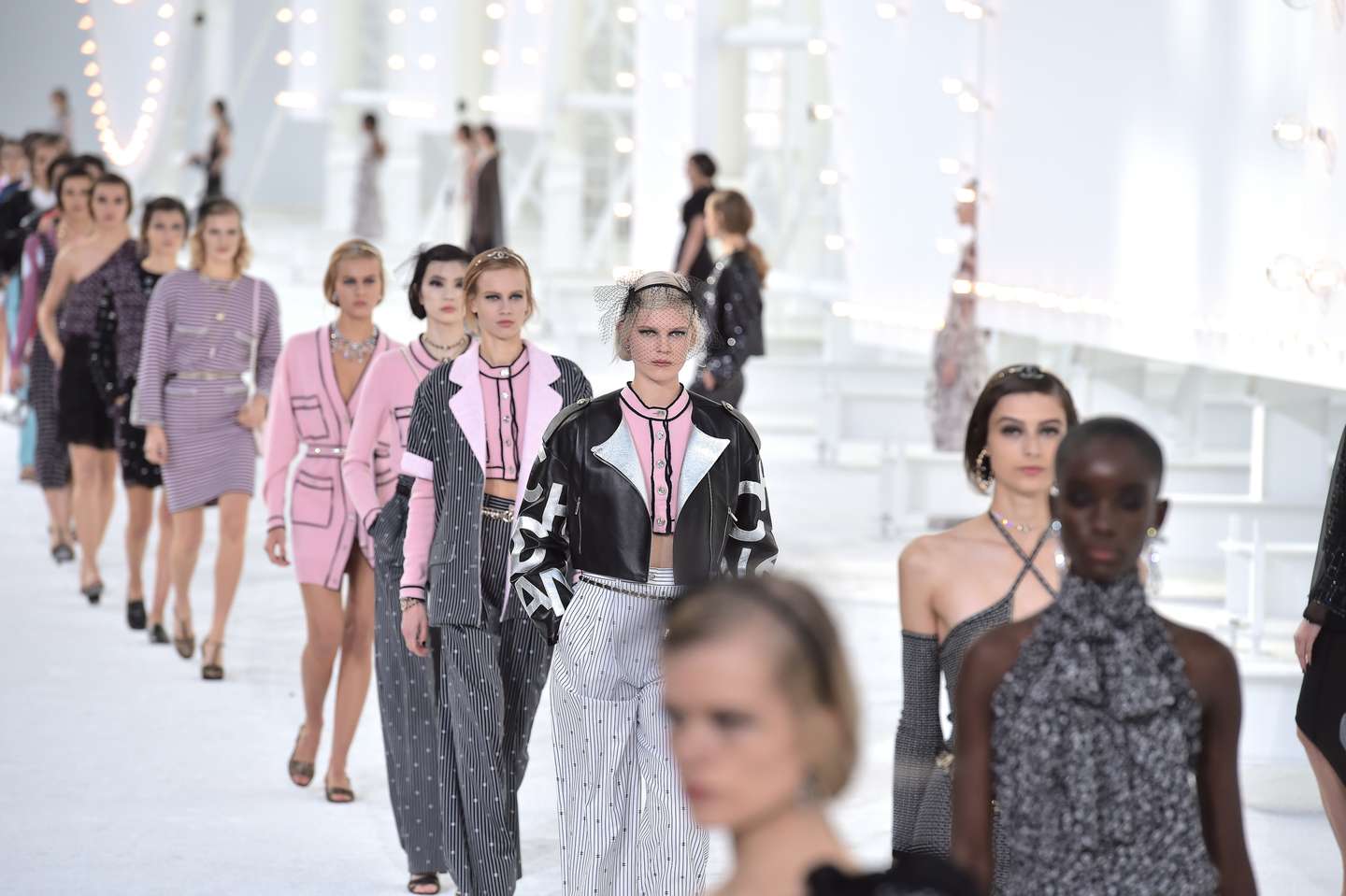 Chanel : Runway - Paris Fashion Week - Womenswear Spring Summer 2021