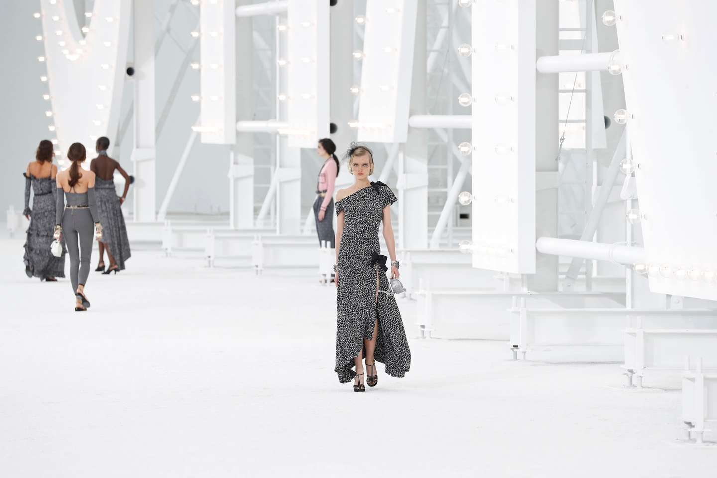 Chanel : Runway - Paris Fashion Week - Womenswear Spring Summer 2021