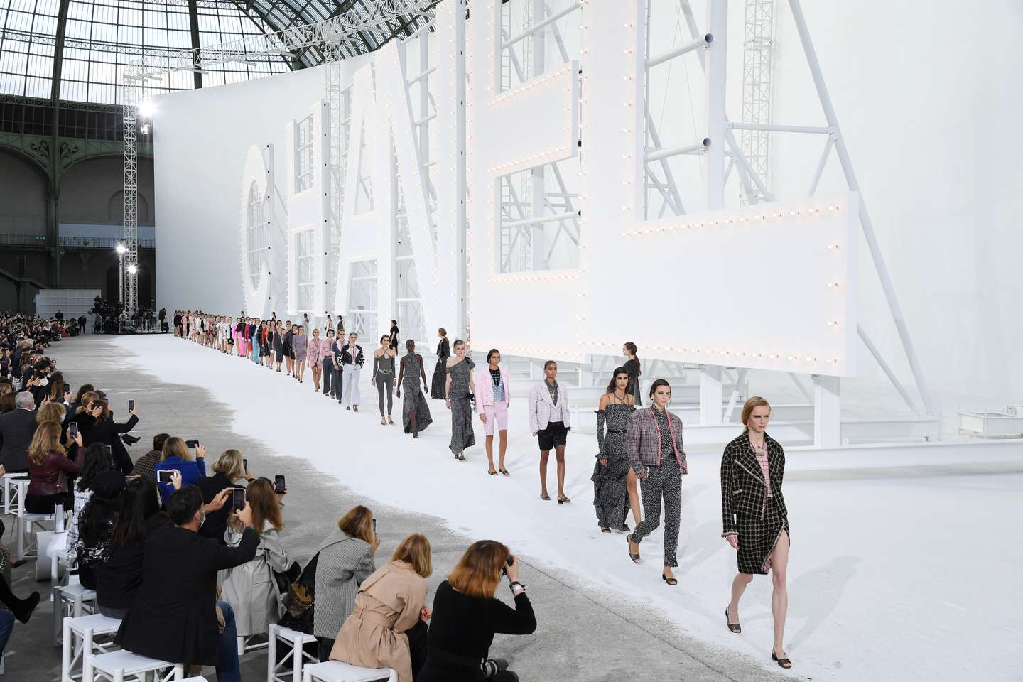 Chanel : Runway - Paris Fashion Week - Womenswear Spring Summer 2021