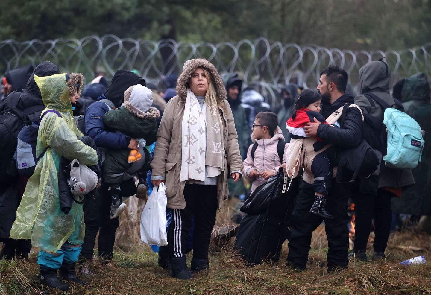 Migrantes encaminhados na fronteira Bielorrússia com a Polónia