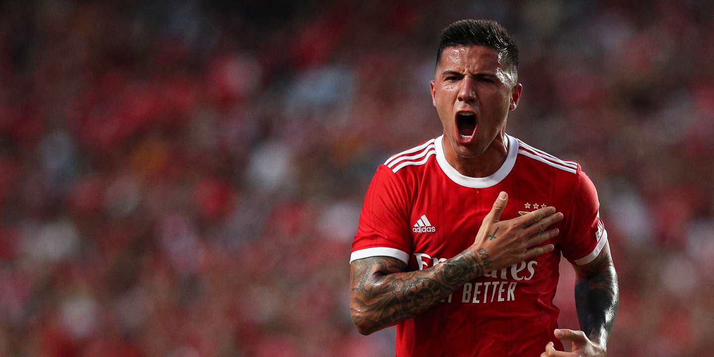 Festejo do golo de Enzo Fernandez durante o jogo entre o Sport Lisboa e Benfica e o Football Club Midtjylland no estádio da Luz, a contar para a 1ª mão da 3ª pré-eliminatória de acesso à Liga dos Campeões 2022/23. Lisboa, 02 de Agosto de 2022. FILIPE AMORIM/OBSERVADOR