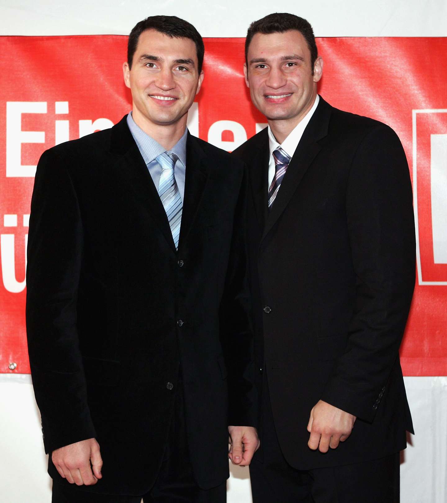 O mayor de Kiev, Vitali Klitschko, ex-campeão mundial de peso-pesado de boxe, e o irmão, Wladimir Klitschko , também ele ex-campeão de peso-pesado