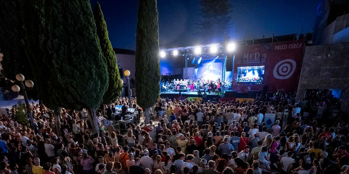 Com 21 anos de história, ao longo do tempo o festival foi ganhando espaço e programação, também alargando os seus horizontes