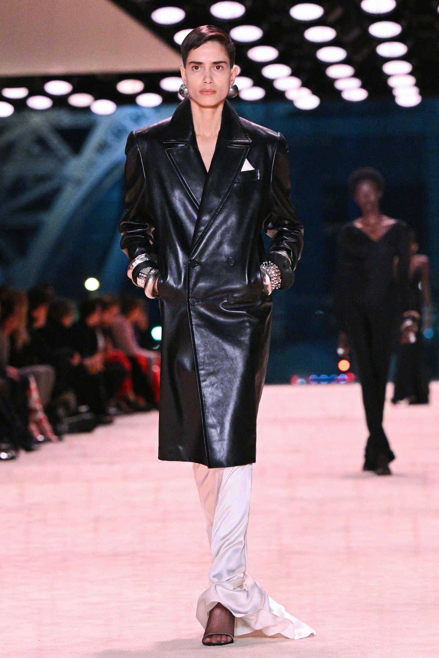 Saint Laurent : Runway - Paris Fashion Week - Womenswear F/W 2022-2023