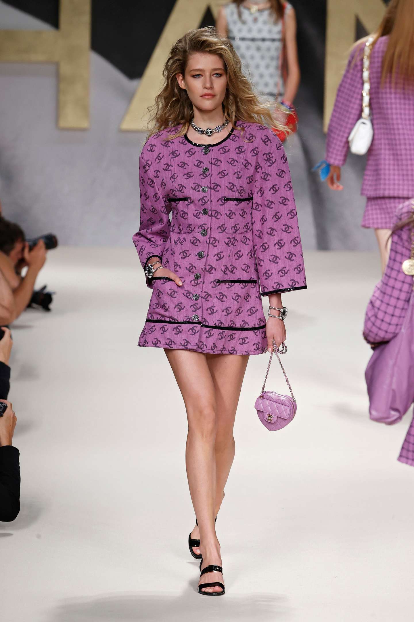 Chanel  : Runway - Paris Fashion Week - Womenswear Spring Summer 2022