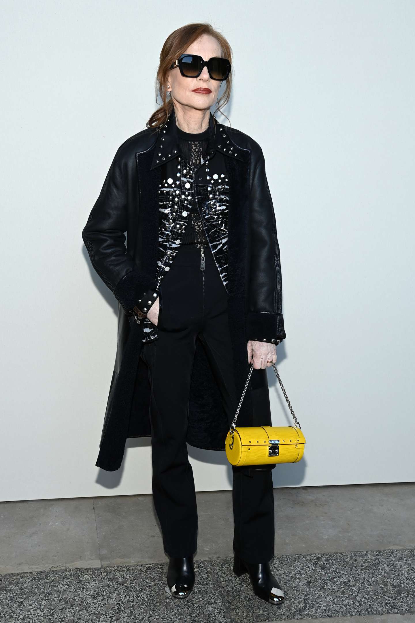 Louis Vuitton : Front Row - Paris Fashion Week - Womenswear Spring Summer 2022