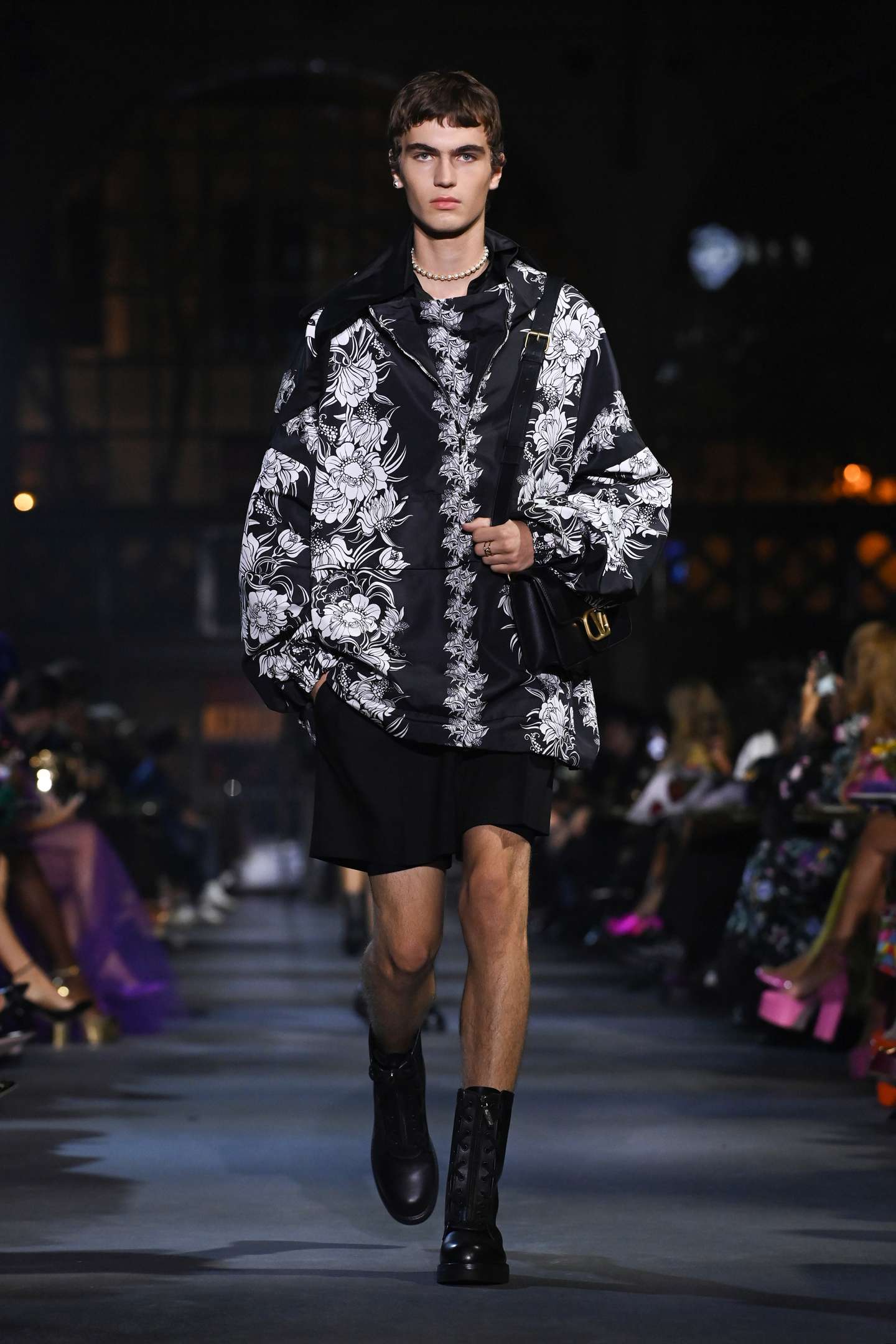 Valentino : Runway - Paris Fashion Week - Womenswear Spring Summer 2022