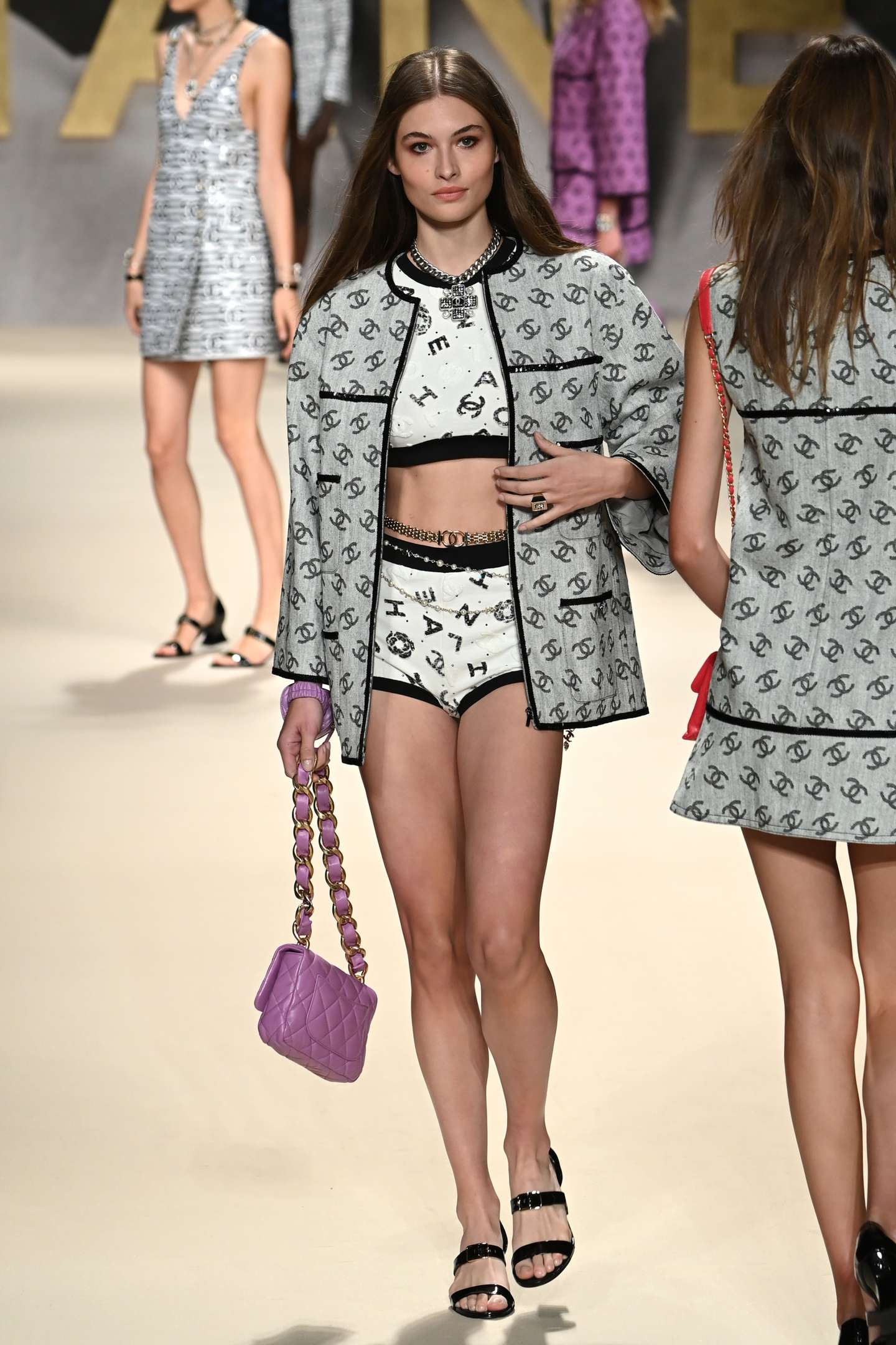 Chanel  : Runway - Paris Fashion Week - Womenswear Spring Summer 2022
