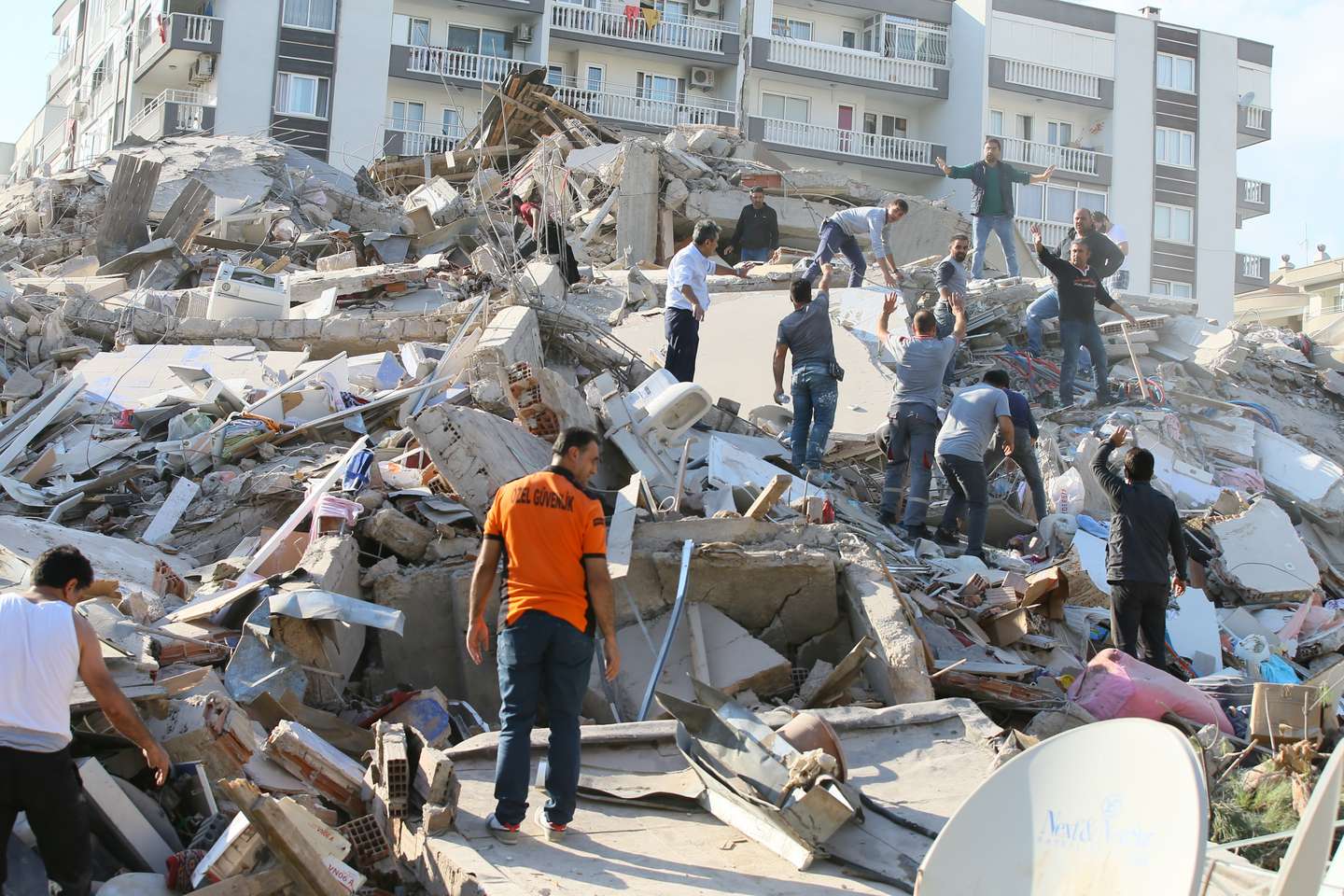 Magnitude 6.6 quake shakes Turkey's Aegean Sea coast