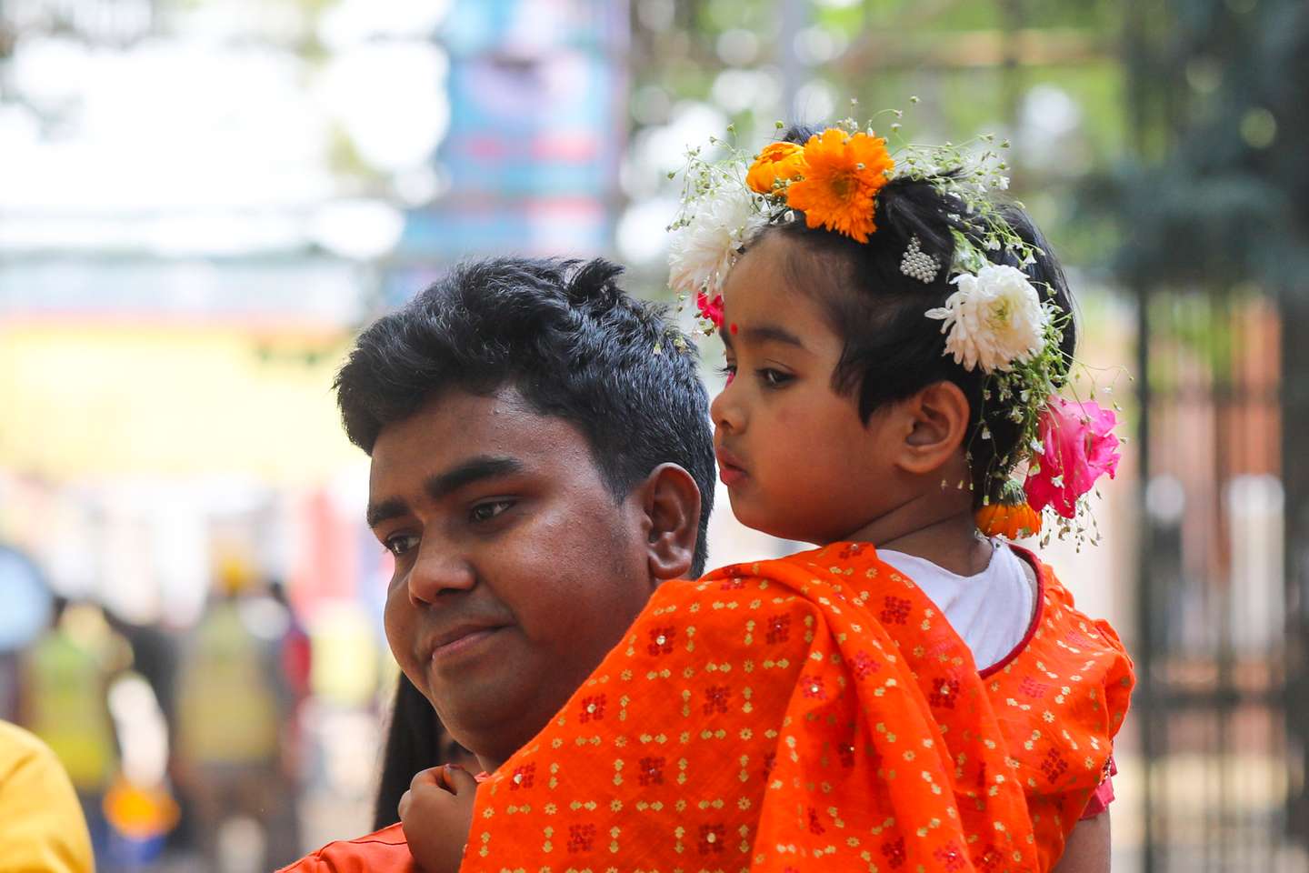 Celebração do Dia de São Valentim, também conhecido como Dia dos Namorados, no Bangladesh, onde também se realiza o Festival da Primavera