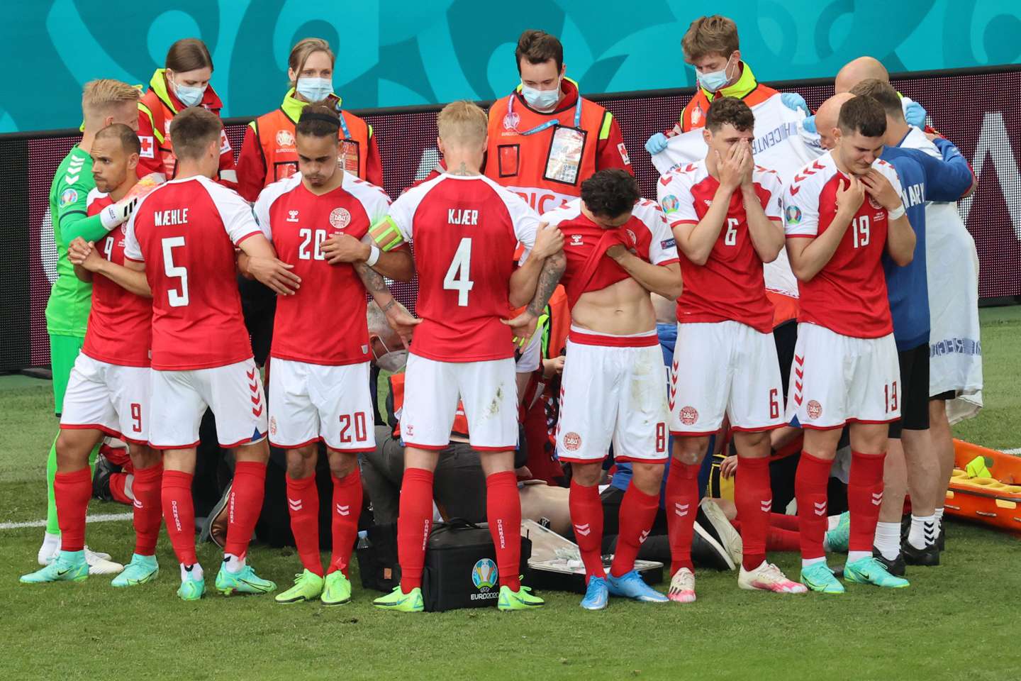 TOPSHOT-FBL-EURO-2020-2021-MATCH03-DEN-FIN