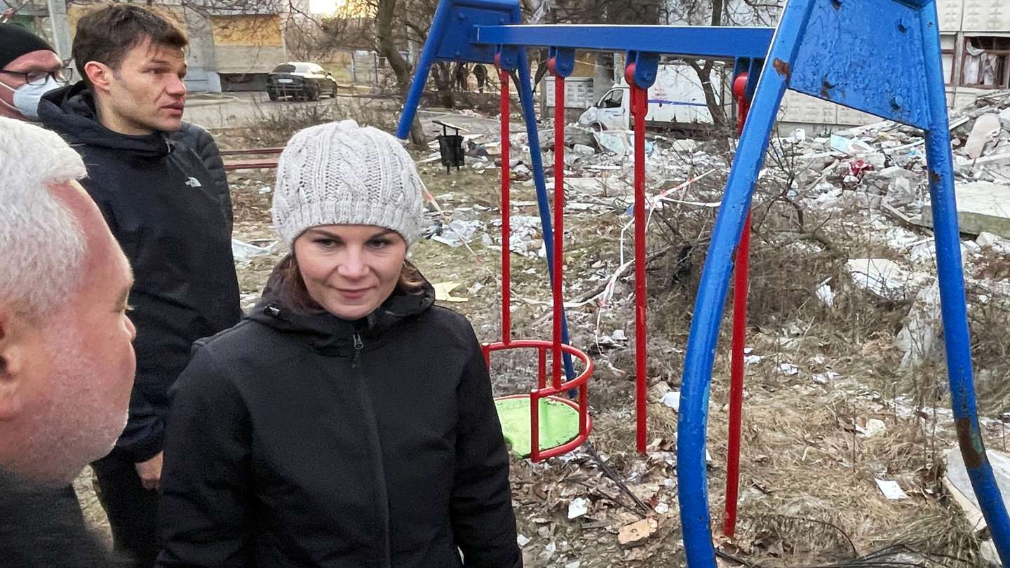 Ukraine war - Foreign Minister Baerbock visits eastern Ukraine