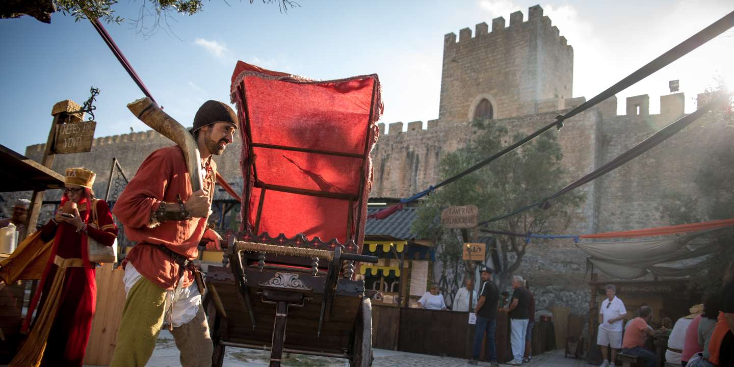 Feira Mediaval de Óbidos: o Observador passou uma tarde do lado de dentro das muralhas de Óbidos, na feira Mediaval que acontece anualmente. 22 de Julho de 2022 Óbidos, Leiria TOMÁS SILVA/OBSERVADOR