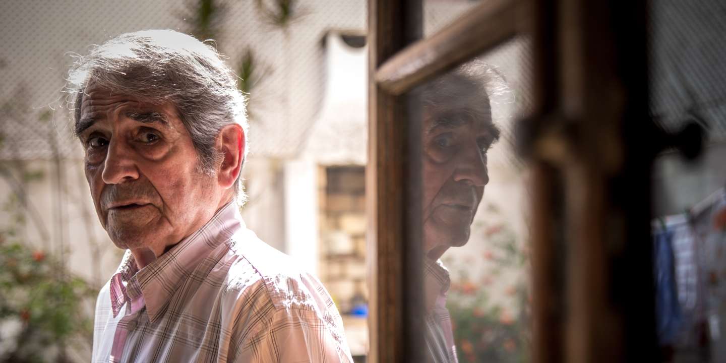 Entrevista a João Mota, ator, encenador, professor e teatrólogo português. Foi diretor do Teatro Nacional D. Maria II, fundador e director da companhia A Comuna - Teatro de Pesquisa e presidente da Escola Superior de Teatro e Cinema. Hoje com 79 anos volta a subir ao palco, no Teatro Comuna, para encenar na peça "A Casa da Bernarda Alba", que estreará no próximo dia 22 de Setembro de 2022. 19 de Setembro de 2022 Companhia A Comuna - Teatro de Pesquisa, Lisboa TOMÁS SILVA/OBSERVADOR
