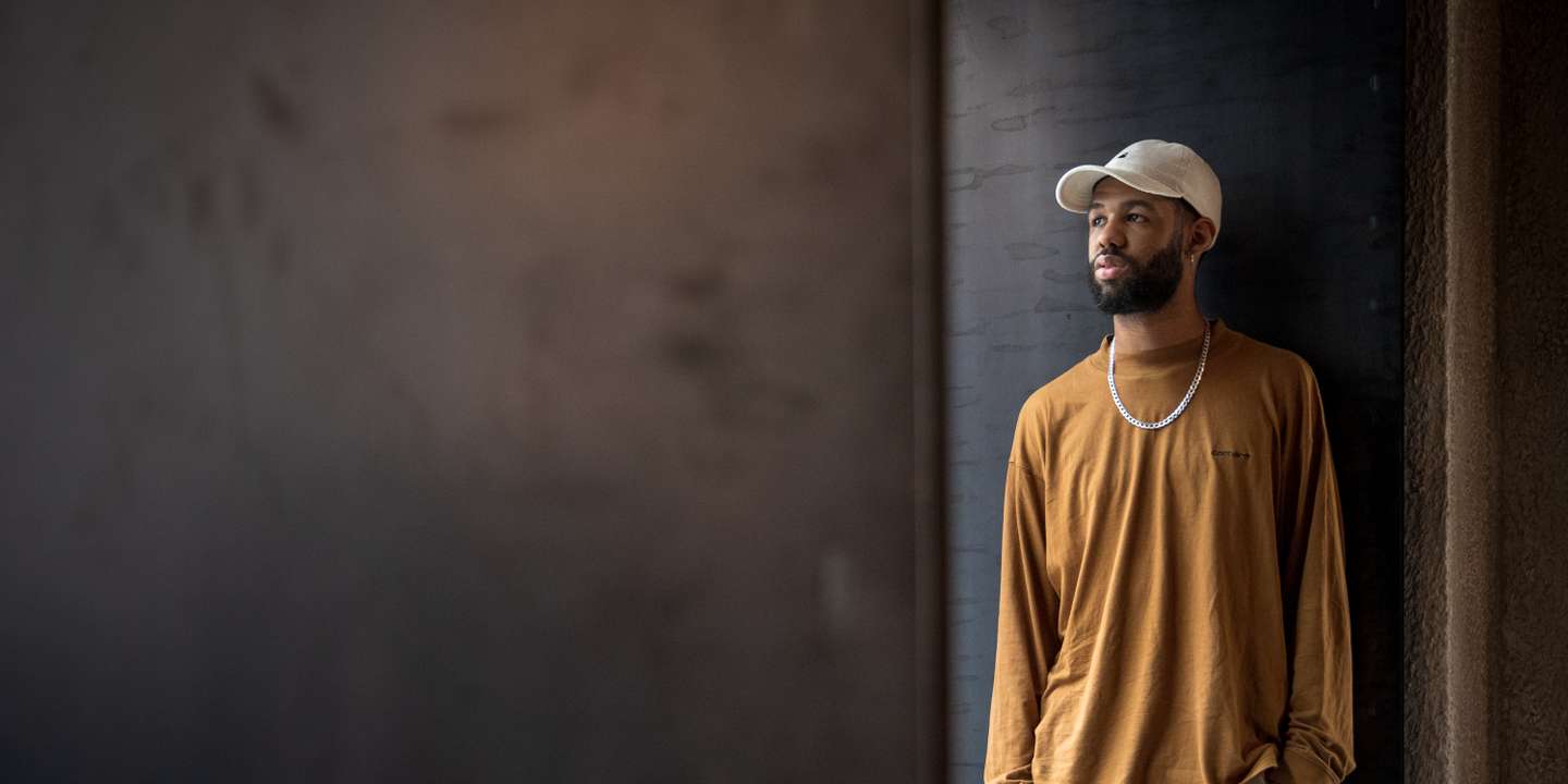 Entrevista ao cantor e artista, Eu.Clides a propósito do seu novo álbum "Declive". Conta ao Observador um bocadinho do percurso que fez até chegar onde está, e projetos para o futuro. 2 de Maio de 2023 Cupra City Garage Hotel, Lisboa TOMÁS SILVA/OBSERVADOR