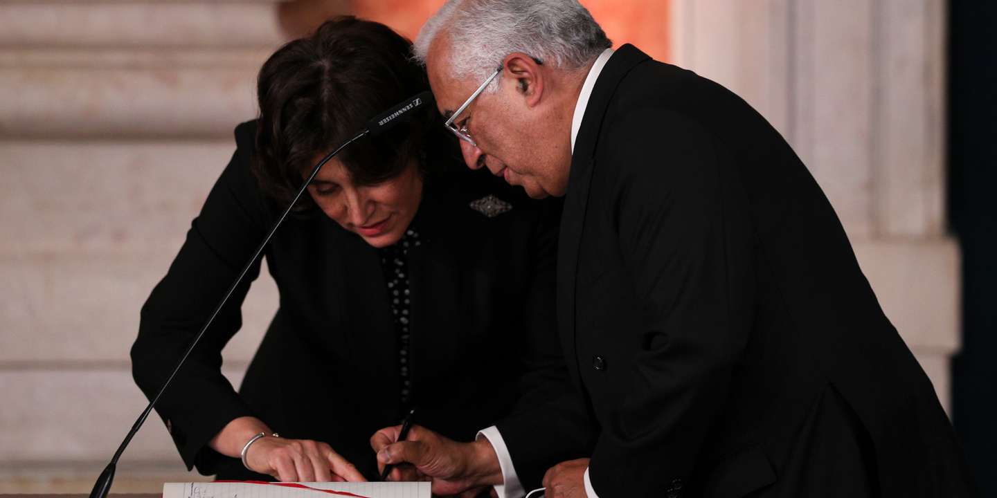 Cerimónia de tomada de posse do XXIII Governo Constitucional, no Palácio da Ajuda. O Presidente da República, Marcelo Rebelo de Sousa, deu posse ao Governo liderado pelo Primeiro-Ministro, António Costa. O Governo é composto por 17 ministros e 38 Secretários de Estado. Lisboa, 30 de Março de 2022. FILIPE AMORIM/OBSERVADOR